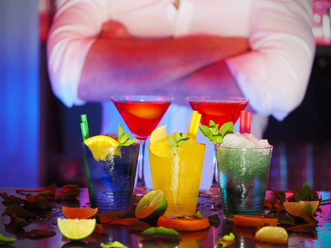 barman cocktails